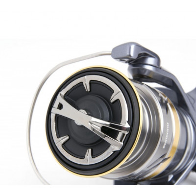 Катушка для спиннинговой рыбалки Shimano 17 Ultegra 2500 FB HG