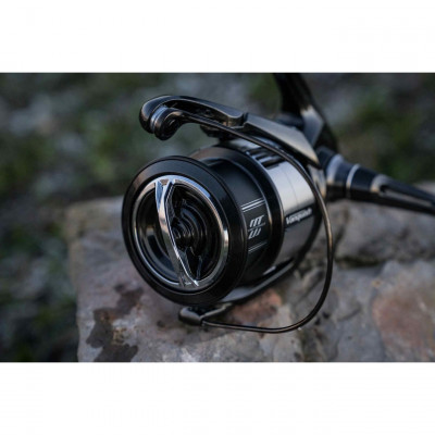 Спиннинговая катушка Shimano Vanquish FC C2000S